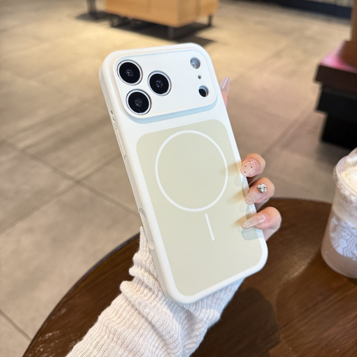 Thin magnetic closure Case For IPhone