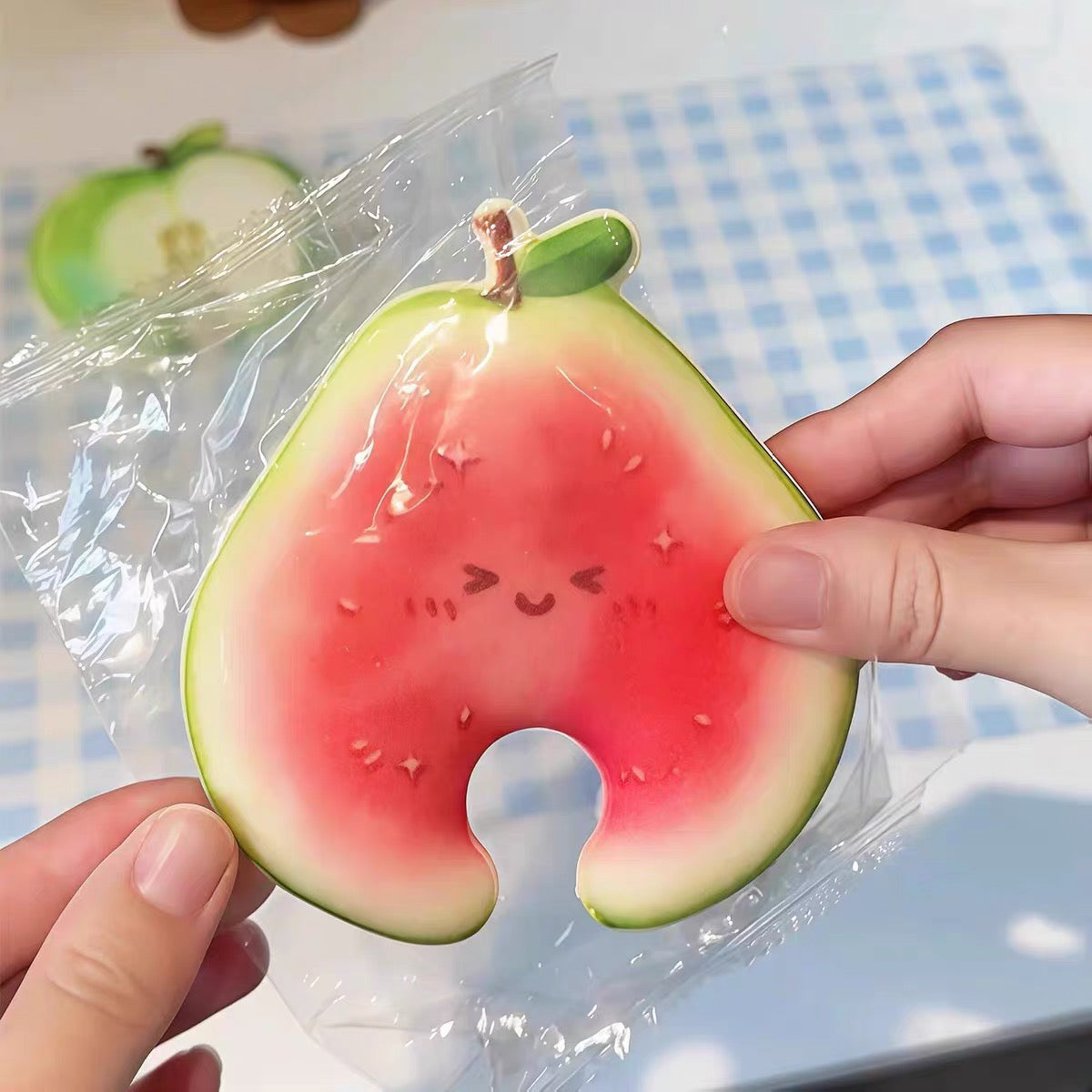 Fruit-shaped household dishwashing sponge