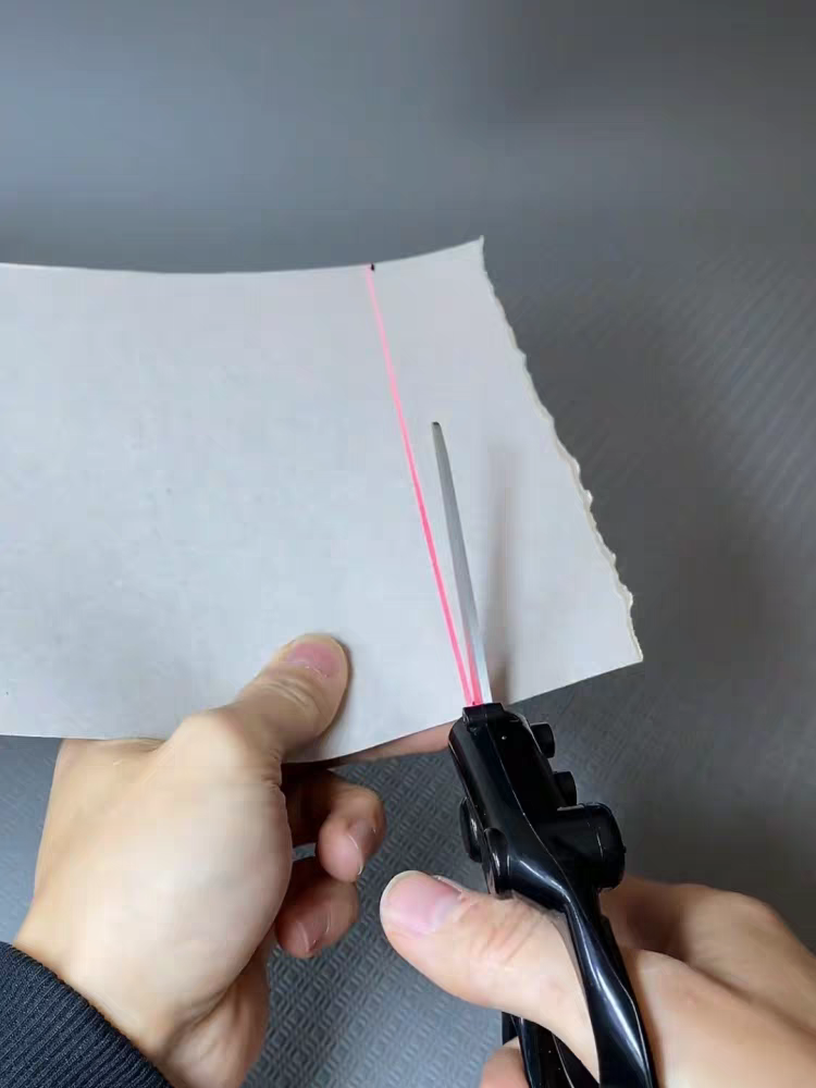 New Laser Home Scissors – Infrared Straight-Line Tailoring & Curtain Cutting Multi-Function Scissors